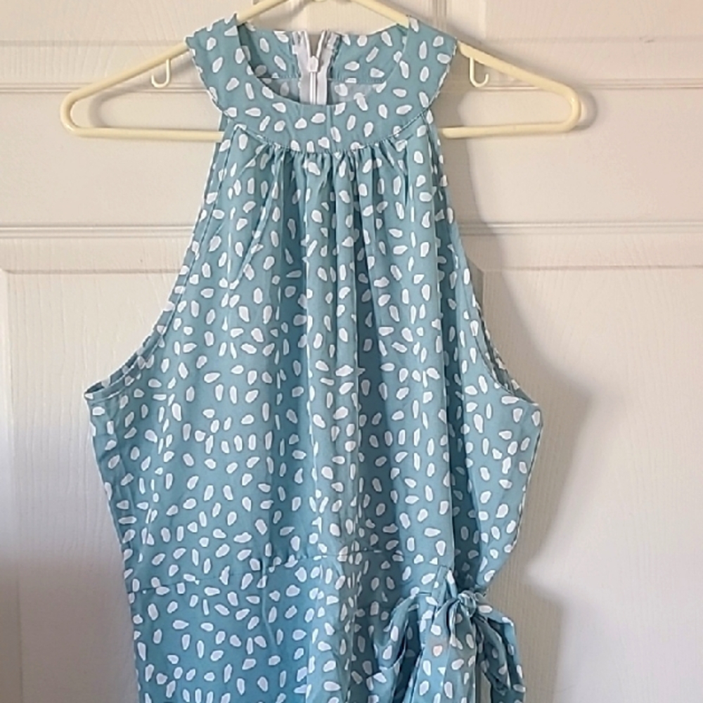 Stylish Sleeveless Blue Dress with White Leaf Pattern..pale Blue / Green